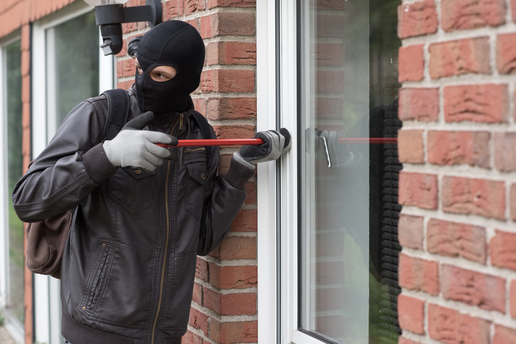 Взлом оконного блока